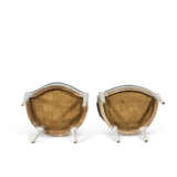 DEUX FAUTEUILS EN CABRIOLET FORMANT PAIRE D'ÉPOQUE LOUIS XVI - Foto 4