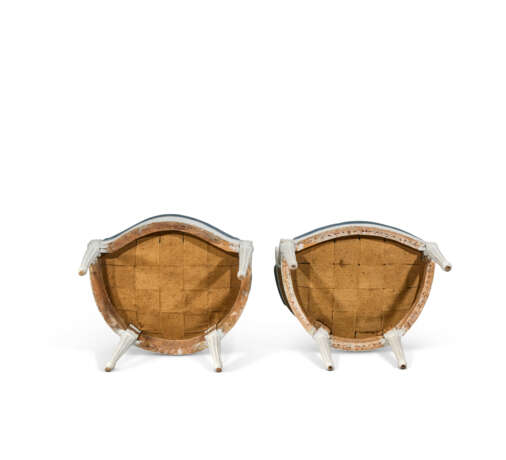 DEUX FAUTEUILS EN CABRIOLET FORMANT PAIRE D'ÉPOQUE LOUIS XVI - Foto 4 DEUX FAUTEUILS EN CABRIOLET FORMANT PAIRE D'ÉPOQUE LOUIS XVI - Foto 4