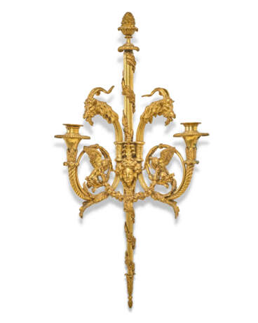 SUITE DE QUATRE APPLIQUES DE STYLE LOUIS XVI - photo 3