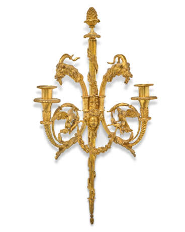 SUITE DE QUATRE APPLIQUES DE STYLE LOUIS XVI - photo 4