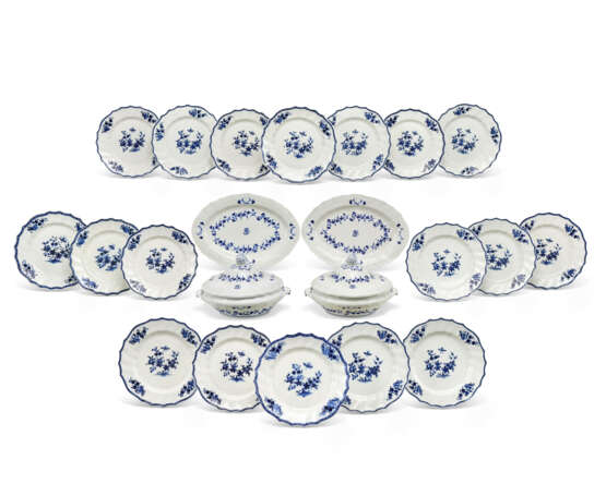 PARTIE DE SERVICE COMPOSITE EN PORCELAINE TENDRE - photo 1