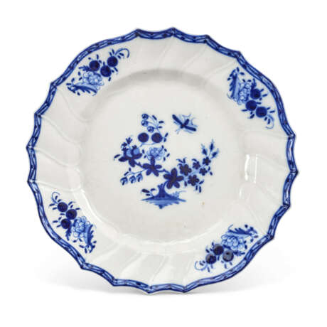 PARTIE DE SERVICE COMPOSITE EN PORCELAINE TENDRE - photo 3