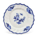 PARTIE DE SERVICE COMPOSITE EN PORCELAINE TENDRE - photo 3