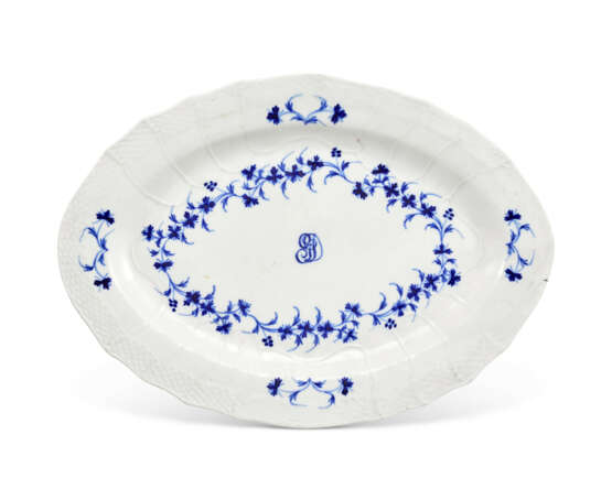 PARTIE DE SERVICE COMPOSITE EN PORCELAINE TENDRE - photo 5