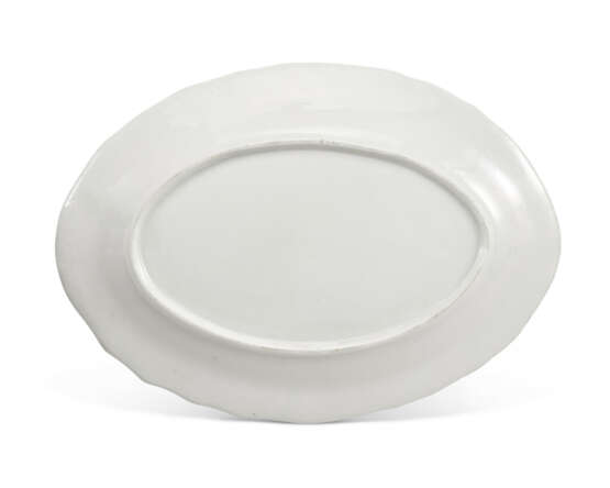 PARTIE DE SERVICE COMPOSITE EN PORCELAINE TENDRE - photo 6