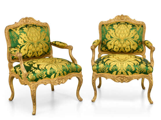 PAIRE DE FAUTEUILS À LA REINE D'ÉPOQUE LOUIS XV - Foto 1