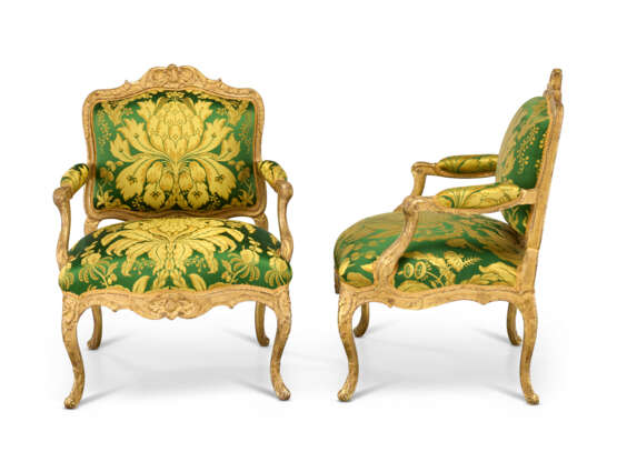 PAIRE DE FAUTEUILS À LA REINE D'ÉPOQUE LOUIS XV - Foto 2