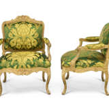 PAIRE DE FAUTEUILS À LA REINE D'ÉPOQUE LOUIS XV - Foto 2