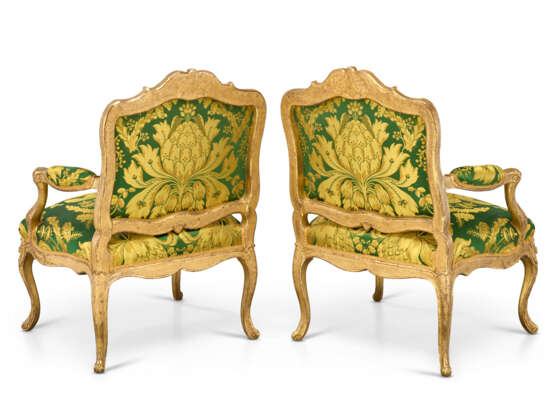 PAIRE DE FAUTEUILS À LA REINE D'ÉPOQUE LOUIS XV - Foto 4