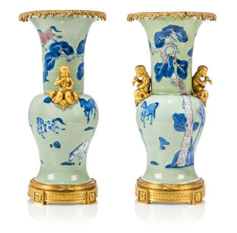 PAIRE DE VASES MONTÉS DE STYLE LOUIS XVI - Foto 2