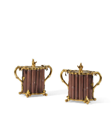 PAIRE DE POTS COUVERTS D'ÉPOQUE RÉGENCE - photo 2 PAIRE DE POTS COUVERTS D'ÉPOQUE RÉGENCE - photo 2