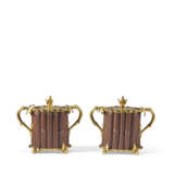 PAIRE DE POTS COUVERTS D'ÉPOQUE RÉGENCE - photo 4