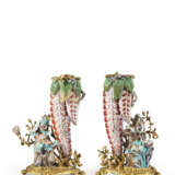 PAIRE DE VASES DE LA FIN DE L'ÉPOQUE RÉGENCE - Foto 1