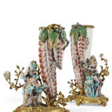 PAIRE DE VASES DE LA FIN DE L'ÉPOQUE RÉGENCE - Foto 3