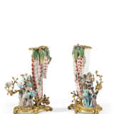 PAIRE DE VASES DE LA FIN DE L'ÉPOQUE RÉGENCE - Foto 4