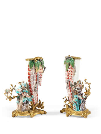 PAIRE DE VASES DE LA FIN DE L'ÉPOQUE RÉGENCE - Foto 4