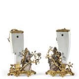 PAIRE DE VASES DE LA FIN DE L'ÉPOQUE RÉGENCE - Foto 5