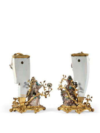 PAIRE DE VASES DE LA FIN DE L'ÉPOQUE RÉGENCE - Foto 5