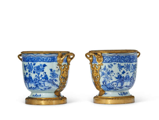 PAIRE DE CACHE-POTS DE STYLE RÉGENCE - Foto 2 PAIRE DE CACHE-POTS DE STYLE RÉGENCE - Foto 2