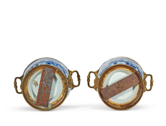 PAIRE DE CACHE-POTS DE STYLE RÉGENCE - Foto 5 PAIRE DE CACHE-POTS DE STYLE RÉGENCE - Foto 5