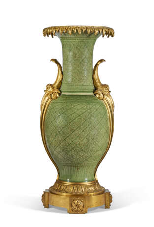 VASE DE STYLE LOUIS XVI - Foto 1 VASE DE STYLE LOUIS XVI - Foto 1