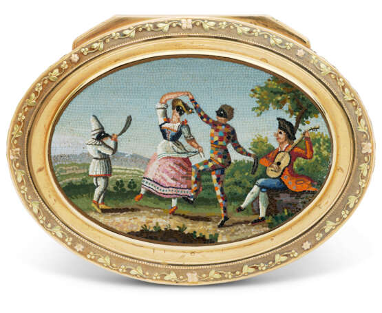 TABATIÈRE ALLEMANDE EN OR DE DEUX COULEURS ET MICROMOSAÏQUE - Foto 2