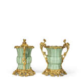 PAIRE DE VASES DE STYLE LOUIS XV - photo 2