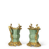 PAIRE DE VASES DE STYLE LOUIS XV - photo 3