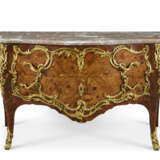 COMMODE DE STYLE LOUIS XV - photo 1