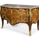 COMMODE DE STYLE LOUIS XV - photo 2