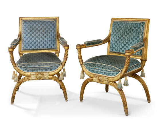 PAIRE DE FAUTEUILS CURULES D'ÉPOQUE LOUIS XVI - фото 1 PAIRE DE FAUTEUILS CURULES D'ÉPOQUE LOUIS XVI - фото 1
