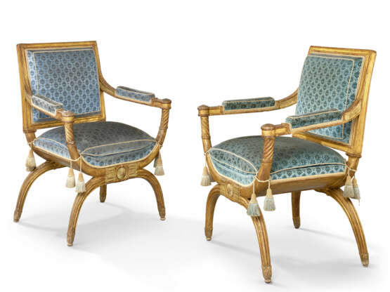 PAIRE DE FAUTEUILS CURULES D'ÉPOQUE LOUIS XVI - фото 3 PAIRE DE FAUTEUILS CURULES D'ÉPOQUE LOUIS XVI - фото 3