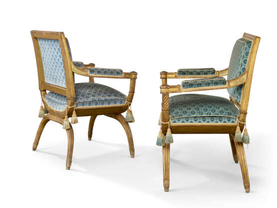 PAIRE DE FAUTEUILS CURULES D'ÉPOQUE LOUIS XVI - фото 4 PAIRE DE FAUTEUILS CURULES D'ÉPOQUE LOUIS XVI - фото 4