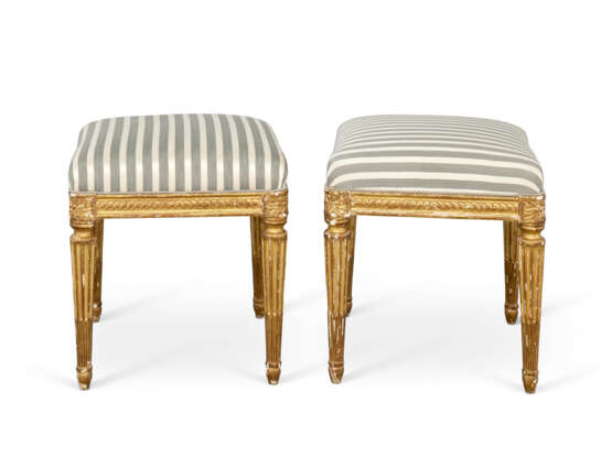 PAIRE DE TABOURETS D'ÉPOQUE LOUIS XVI - Foto 2