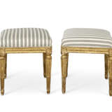PAIRE DE TABOURETS D'ÉPOQUE LOUIS XVI - Foto 2