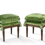 PAIRE DE TABOURETS D'ÉPOQUE LOUIS XVI - photo 2