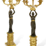 PAIRE DE CANDÉLABRES D'ÉPOQUE EMPIRE - фото 1