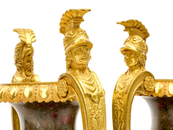 PAIRE DE VASES D'ÉPOQUE EMPIRE - photo 3 PAIRE DE VASES D'ÉPOQUE EMPIRE - photo 3