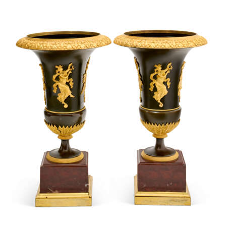 PAIRE DE VASES D'ÉPOQUE EMPIRE - photo 2 PAIRE DE VASES D'ÉPOQUE EMPIRE - photo 2
