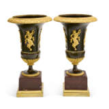 PAIRE DE VASES D'ÉPOQUE EMPIRE - photo 2