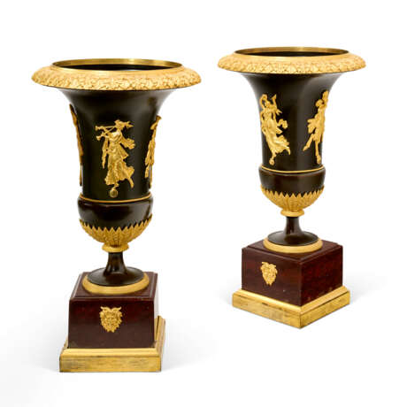 PAIRE DE VASES D'ÉPOQUE EMPIRE - photo 3 PAIRE DE VASES D'ÉPOQUE EMPIRE - photo 3