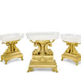 ENSEMBLE DE TROIS SURTOUTS DE LA FIN DE L'ÉPOQUE EMPIRE - photo 1