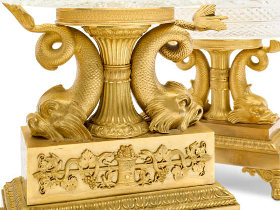 ENSEMBLE DE TROIS SURTOUTS DE LA FIN DE L'ÉPOQUE EMPIRE - photo 3 ENSEMBLE DE TROIS SURTOUTS DE LA FIN DE L'ÉPOQUE EMPIRE - photo 3