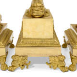 ENSEMBLE DE TROIS SURTOUTS DE LA FIN DE L'ÉPOQUE EMPIRE - photo 4