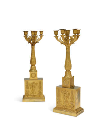 PAIRE DE CANDÉLABRES D'ÉPOQUE RESTAURATION - photo 1 PAIRE DE CANDÉLABRES D'ÉPOQUE RESTAURATION - photo 1