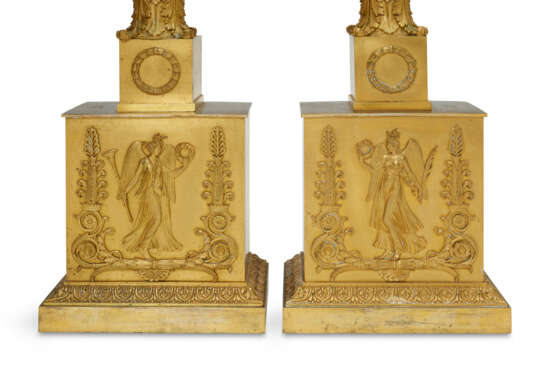 PAIRE DE CANDÉLABRES D'ÉPOQUE RESTAURATION - photo 4 PAIRE DE CANDÉLABRES D'ÉPOQUE RESTAURATION - photo 4