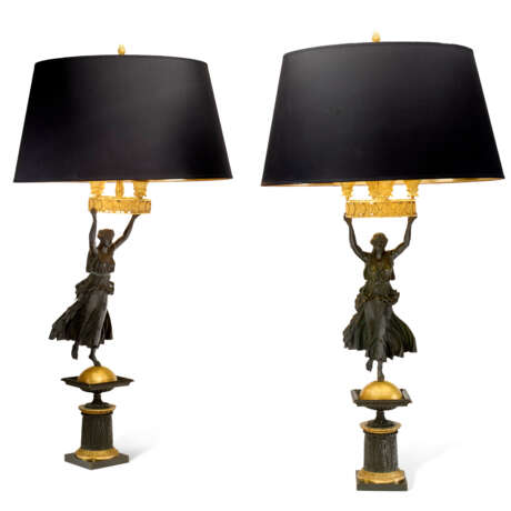 PAIRE DE CANDELABRES D'EPOQUE EMPIRE - photo 1