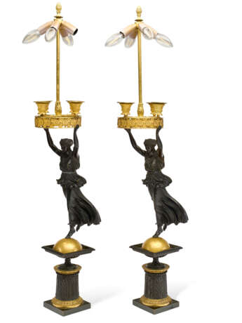PAIRE DE CANDELABRES D'EPOQUE EMPIRE - photo 2