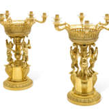 PAIRE DE SURTOUTS-CANDÉLABRES DE STYLE RESTAURATION - photo 1