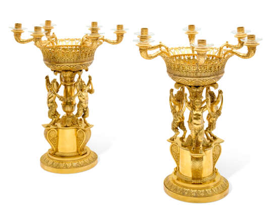 PAIRE DE SURTOUTS-CANDÉLABRES DE STYLE RESTAURATION - photo 1